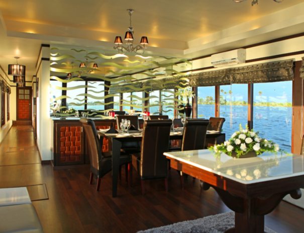 Ultra Luxury Houseboat Pepper