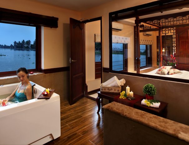 Ultra Luxury Houseboat Saffron