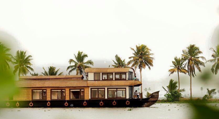 Ultra Luxury Houseboat Saffron