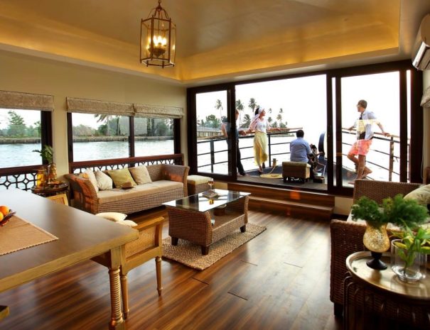 Ultra Luxury Houseboat Fennel