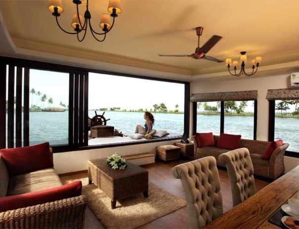 Ultra Luxury Houseboat Cinnamon