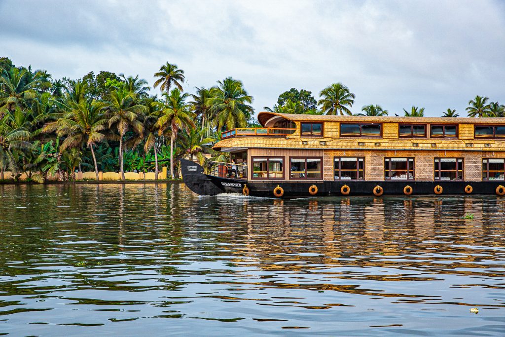 Luxury houseboats in Alleppey | Spice Routes Luxury Cruises