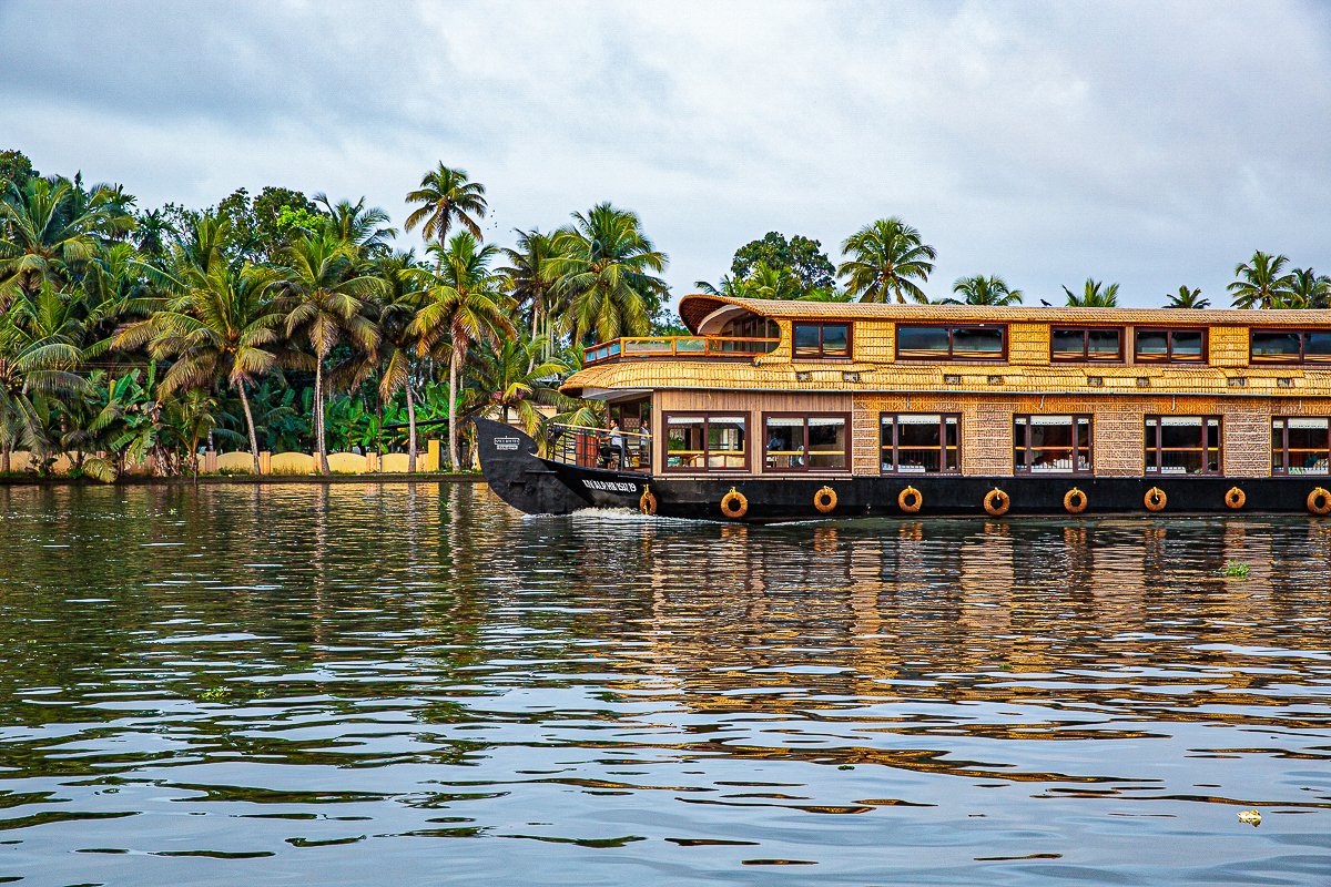 alleppey backwater cruise