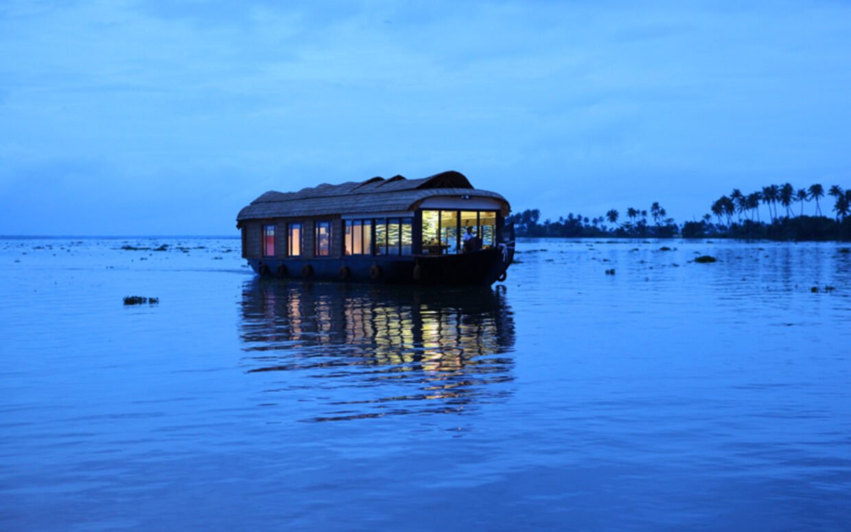Houseboat cruising in Alleppey