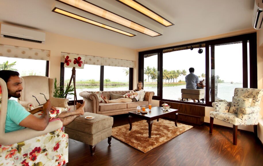 Peaceful houseboat trip in Kerala