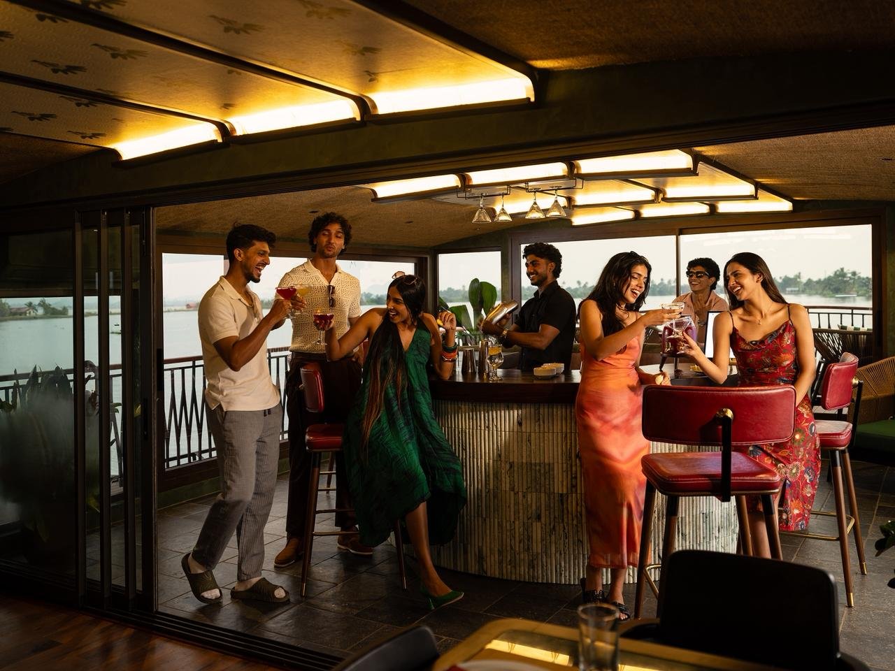 Cardamom Houseboat - Corridor View