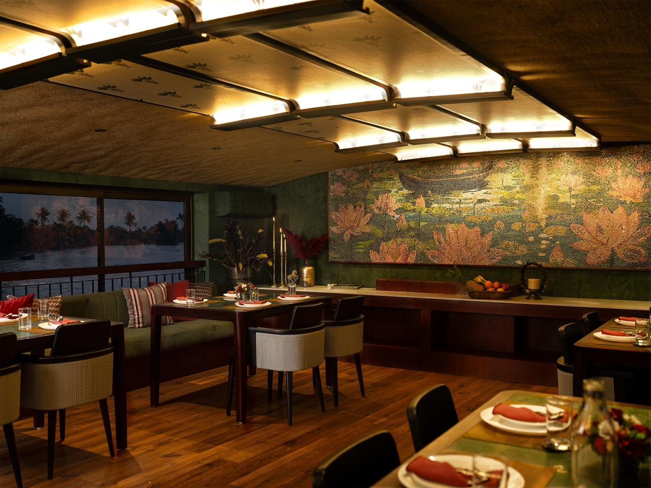 Cardamom Houseboat - Premium Lounge