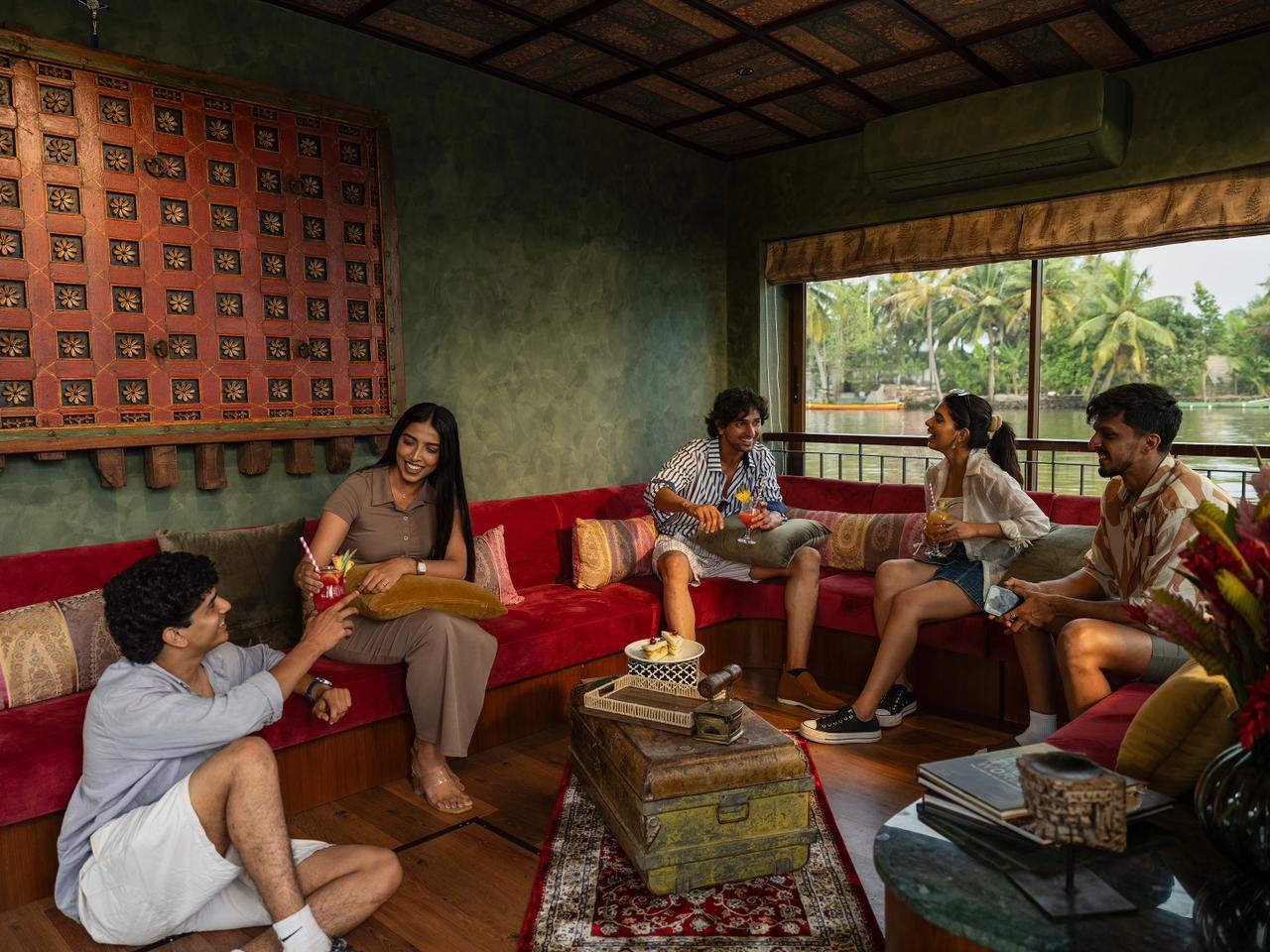 Cardamom Houseboat - Bedroom 2