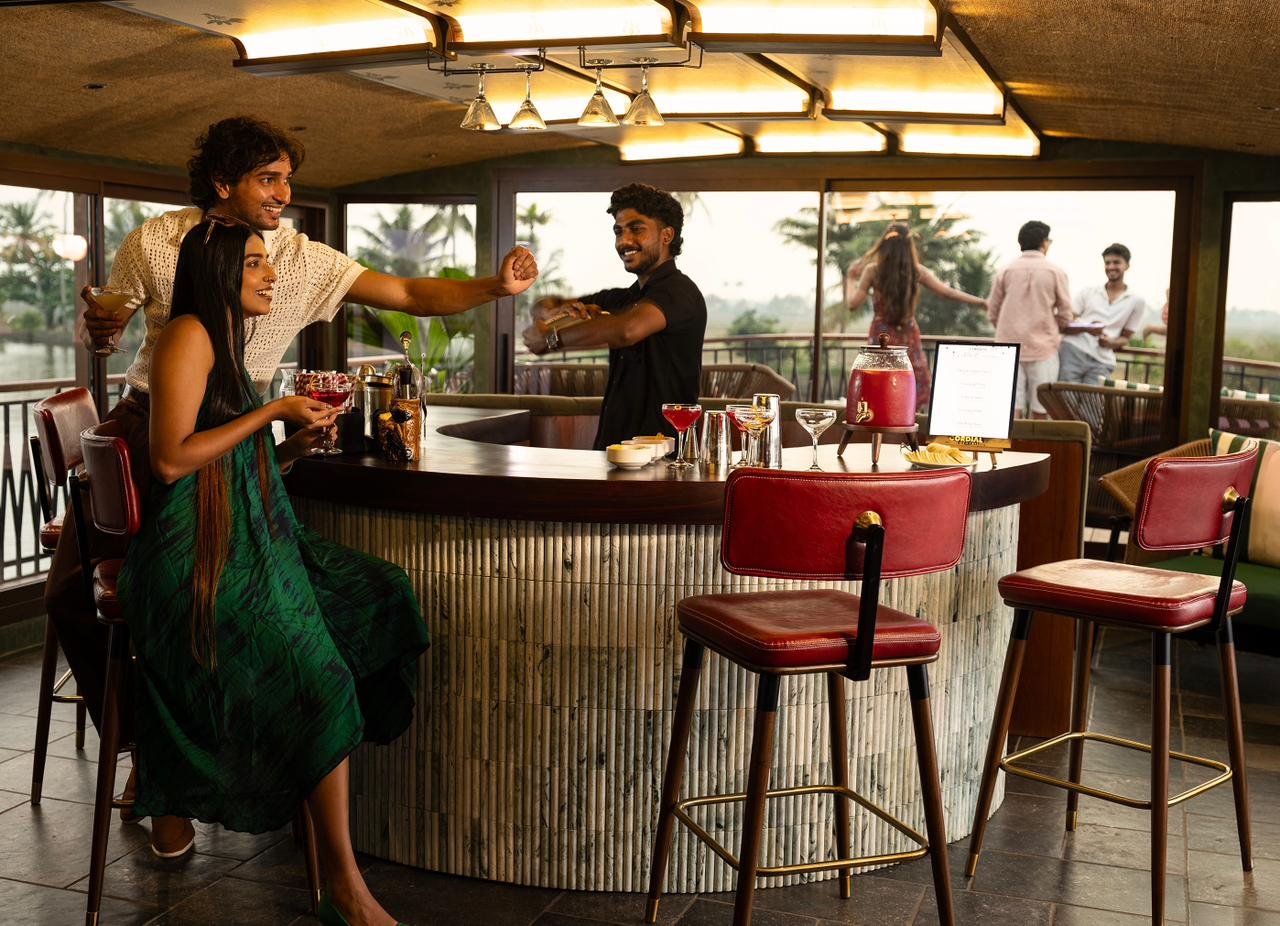 Cardamom Houseboat - Living Area