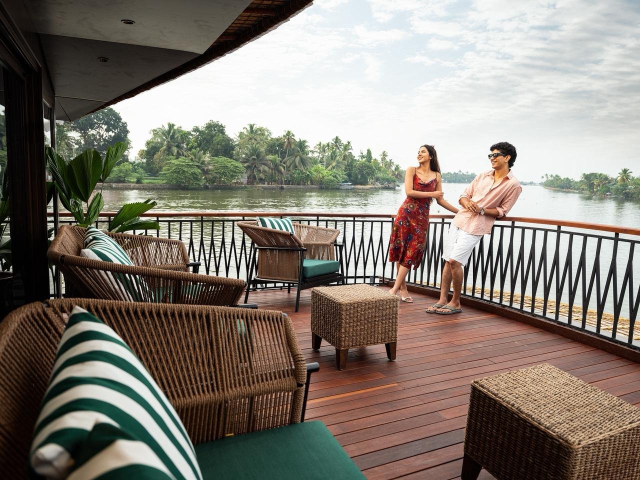 Cardamom Luxury Houseboat - Bedroom 1